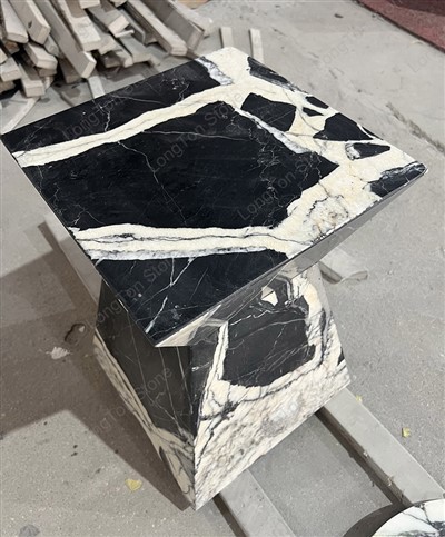 Veliki antikni mramorni pomoćni sto